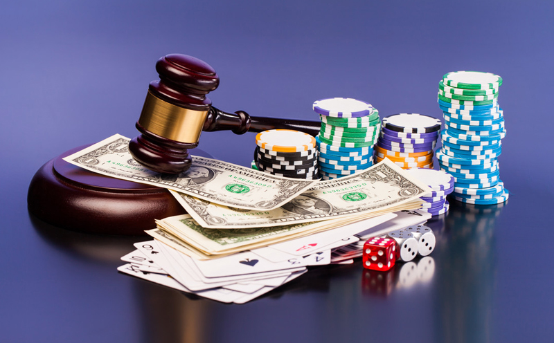 聚众赌博或者以赌博为业的，处三年以下有期徒刑、拘役或者管制，并处罚金